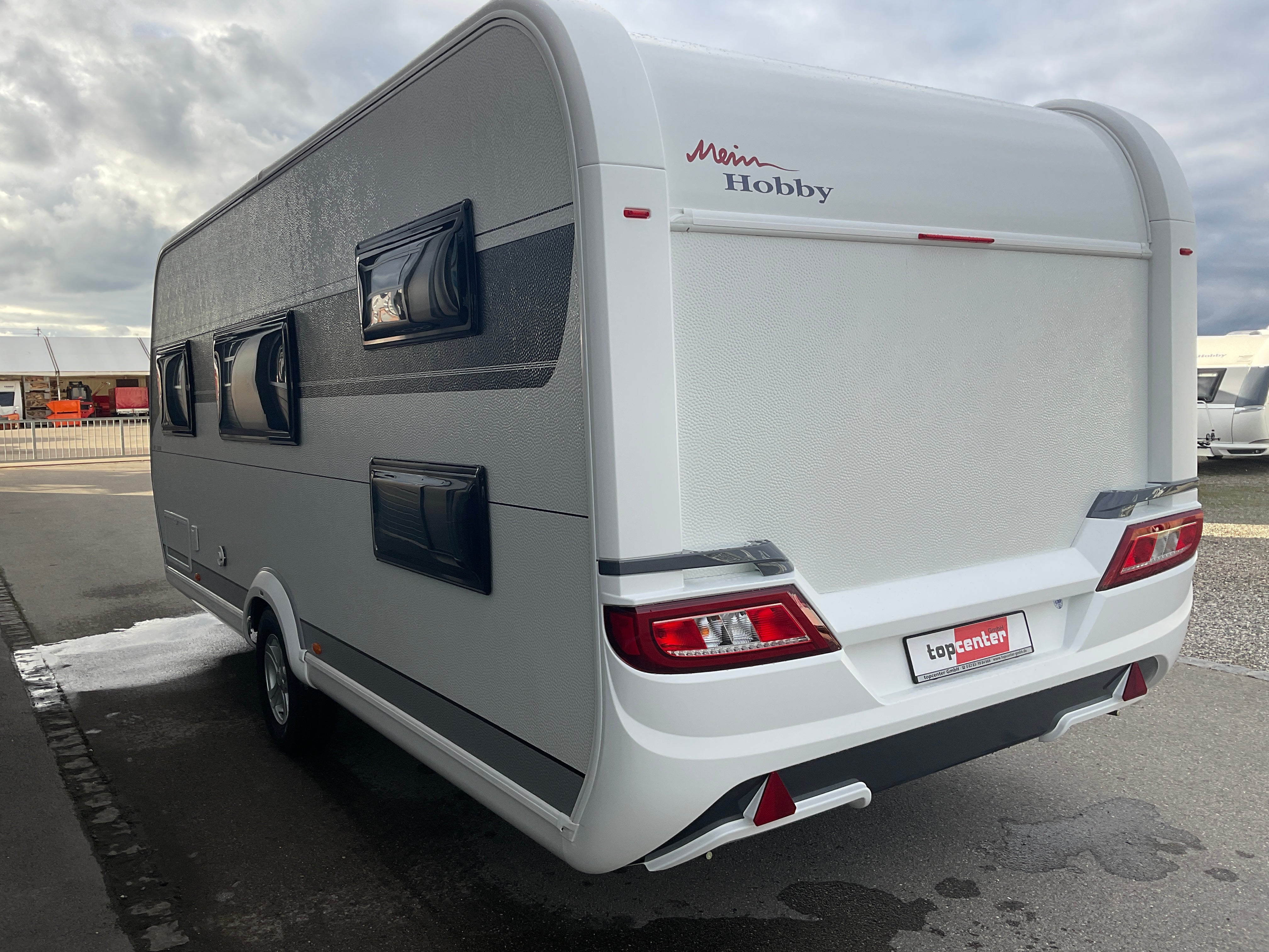 Hobby 545 KMF De Luxe mit französischem Doppelbett, Stockbett und separater Dusche – 2