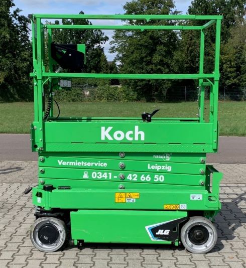 Scherenarbeitsbuehne SB8 mieten bei Arbeitsbühnen Koch