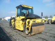 BOMAG BW 174 AP-4v AM mit Splittstreuer mieten bei Holtdirk Baumaschinen GmbH