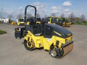 BOMAG BW 120 AD-5 mit Splittstreuer mieten bei Holtdirk Baumaschinen GmbH