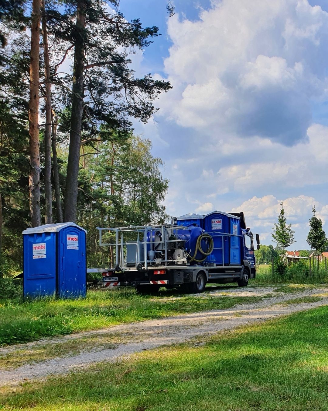 mobi Mobiltoilette | mobile Toilette | Miet WC | Party Klo | Event Toilette | Toilettenkabine mieten |  Lieferung  Reinigung & Wartung  Ökologische Entsorgung  Haftungsbefreiung  Endreinigung | Bauste – 3
