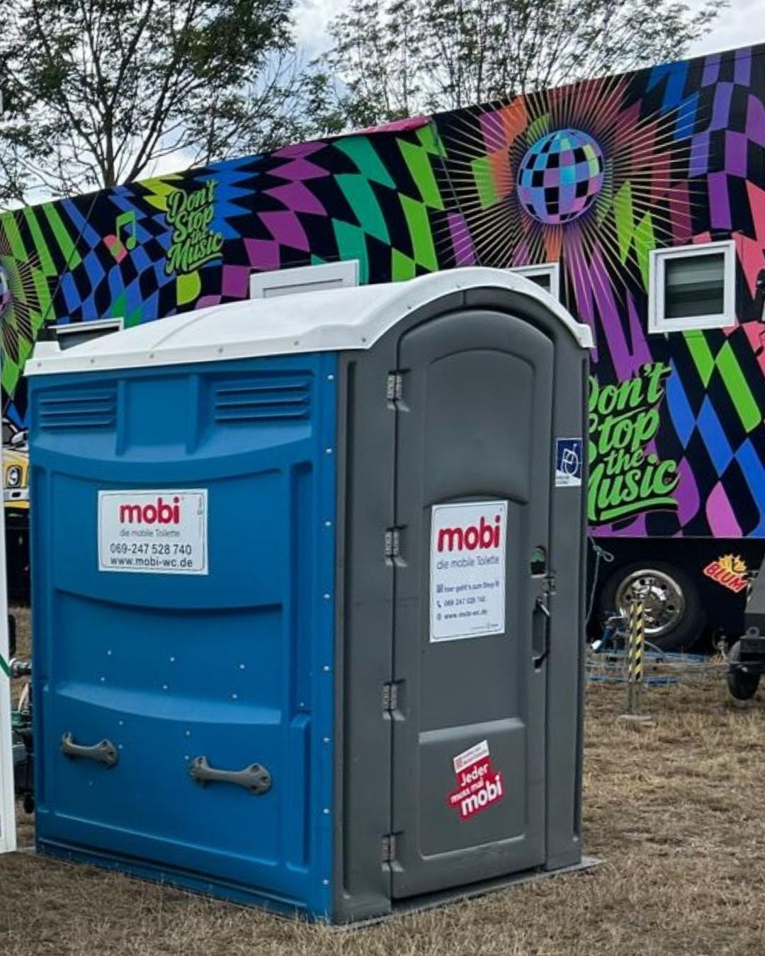 mobi Mobiltoilette | mobile Toilette | Miet WC | Party Klo | Event Toilette | Toilettenkabine mieten |  Lieferung  Reinigung & Wartung  Ökologische Entsorgung  Haftungsbefreiung  Endreinigung | Bauste – 4