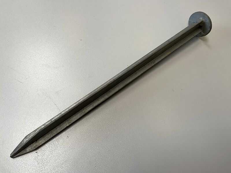 Erdnagel 40 cm für Bauzaun Mobilzaun mieten bei Thomas Lerch Bau- und Industriebedarf GmbH