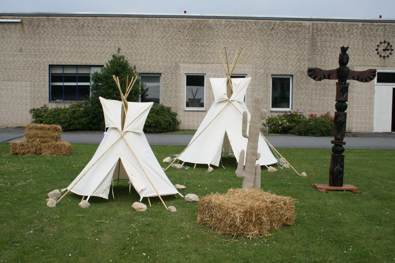 Tipi Indianerzelte + Marterpfahl mieten bei Fun Promotion