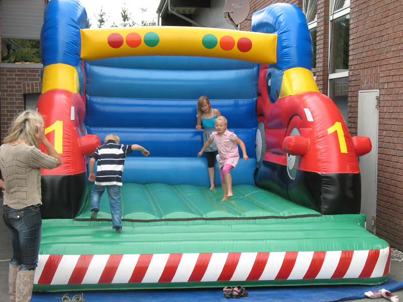 Hüpfburg Rennwagen mieten bei Fun Promotion