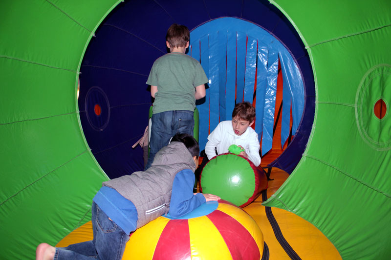 Huepfburg Krabbelriese Kriechtunnel mieten bei Fun Promotion