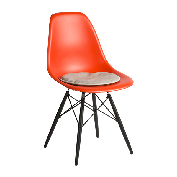 DSW Chair Ahorn schwarz Sitz rot mit Seat Dot sand/coffee mieten