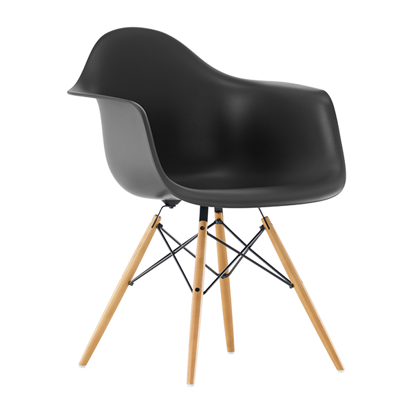 DAW Eames Plastic Armchair Ahorn Sitz schwarz mieten