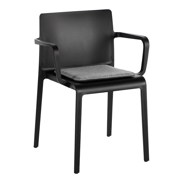 Stuhl Volt 675 schwarz mit Armlehnen und Sitzkissen mieten