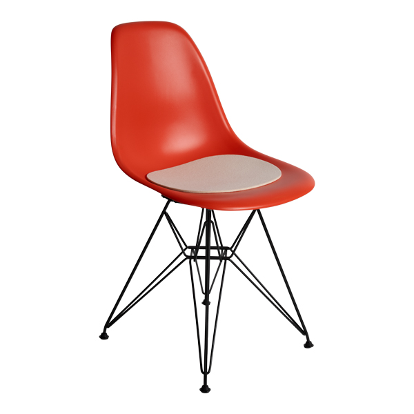 DSR Chair schwarz Sitz poppy-red Filzauflage weiß mieten