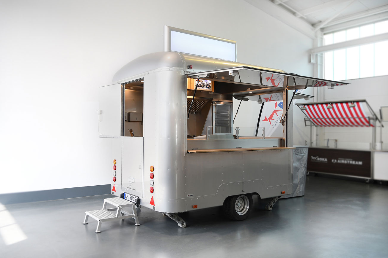 Food Trailer Mieten: STEELRUNNER 30 – Fahrzeug-ID K054 mieten bei ROKA Werk GmbH