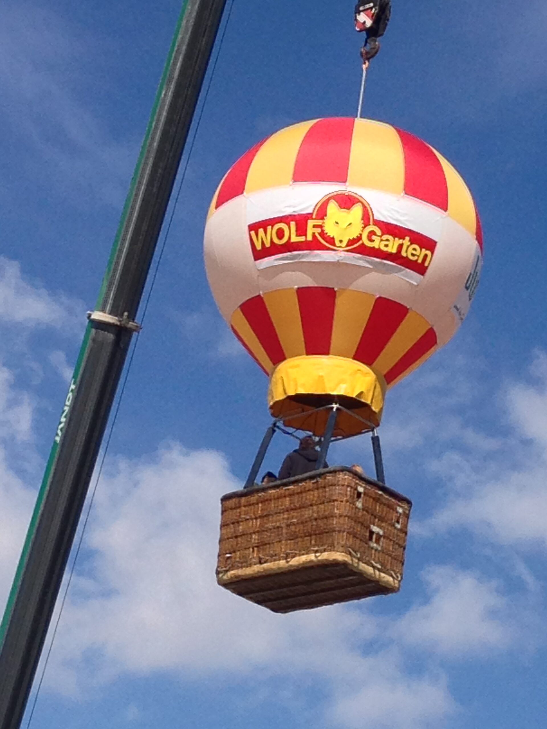 Ballon am Kran mieten bei play and fun team GmbH