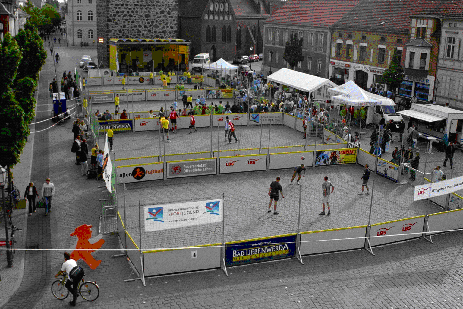 Street-Soccer-Court mieten bei play and fun team GmbH
