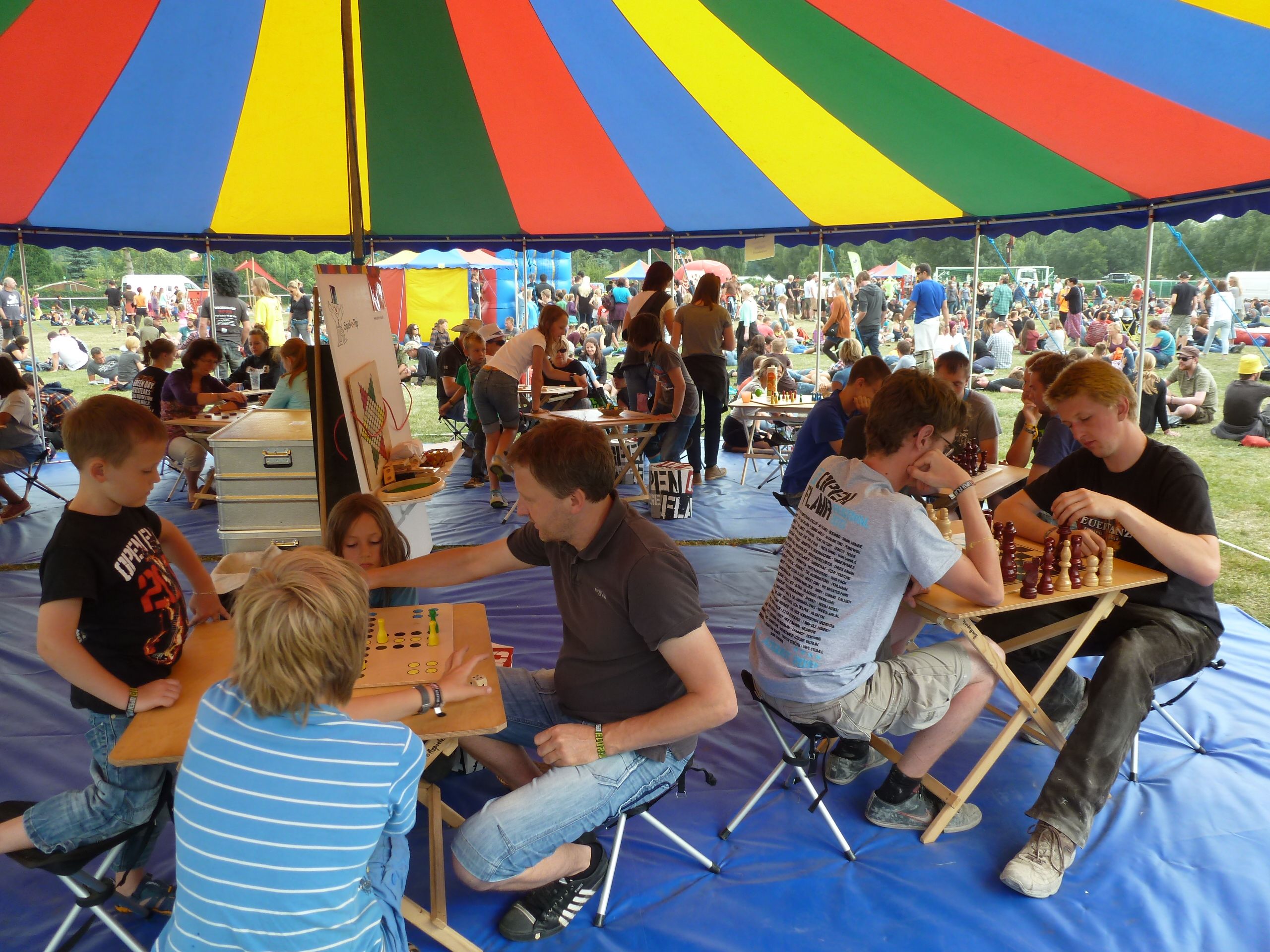 Paradies der Spiele mieten bei play and fun team GmbH