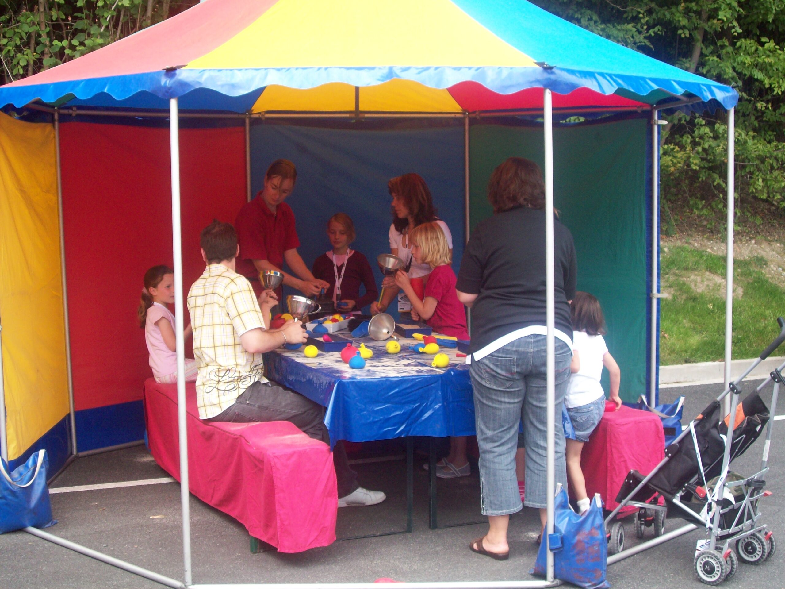 Knautschies mit 15m² Zelt mieten bei play and fun team GmbH