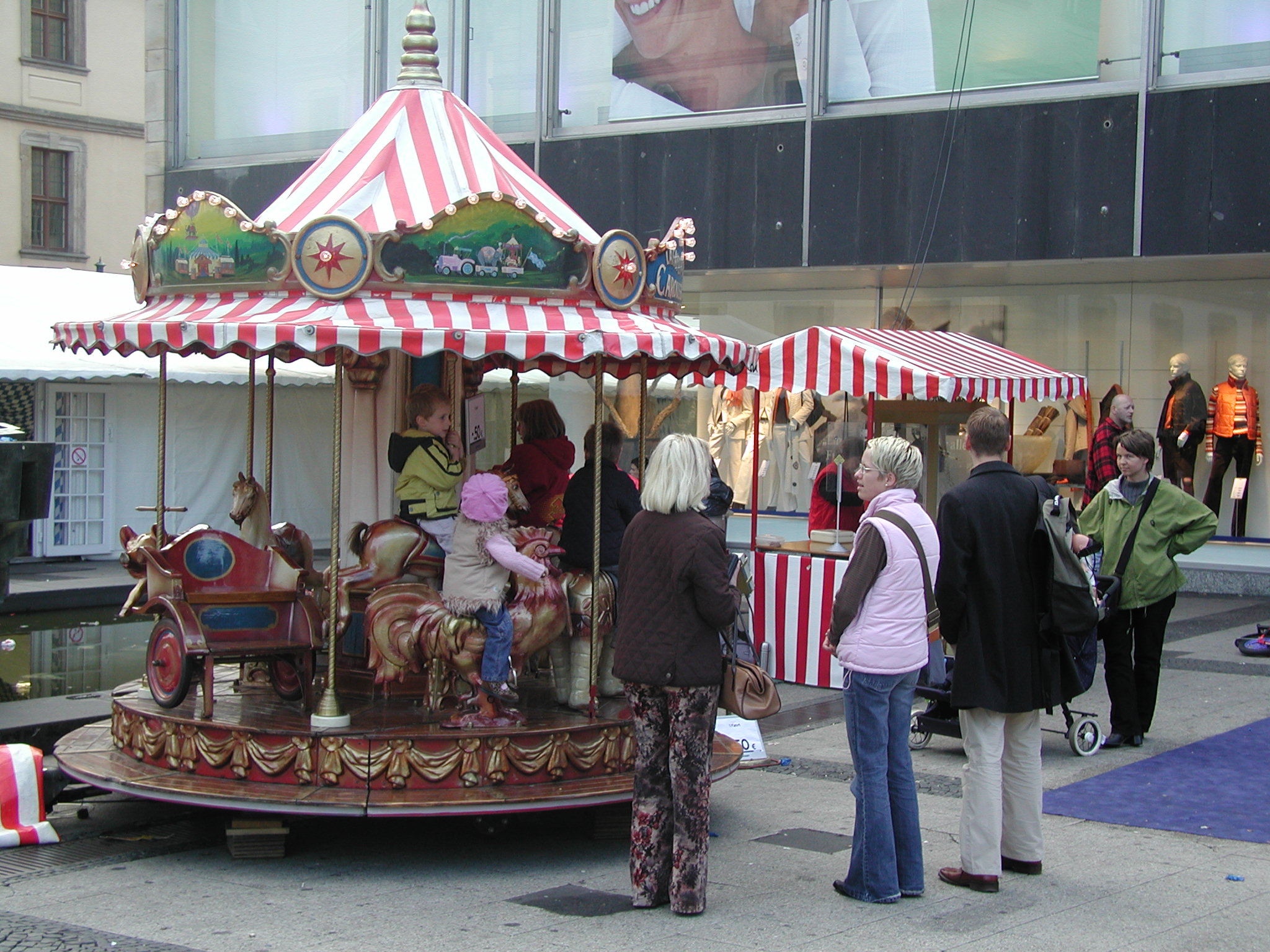 Nostalgie-Karussell 10 Plätze mieten bei play and fun team GmbH
