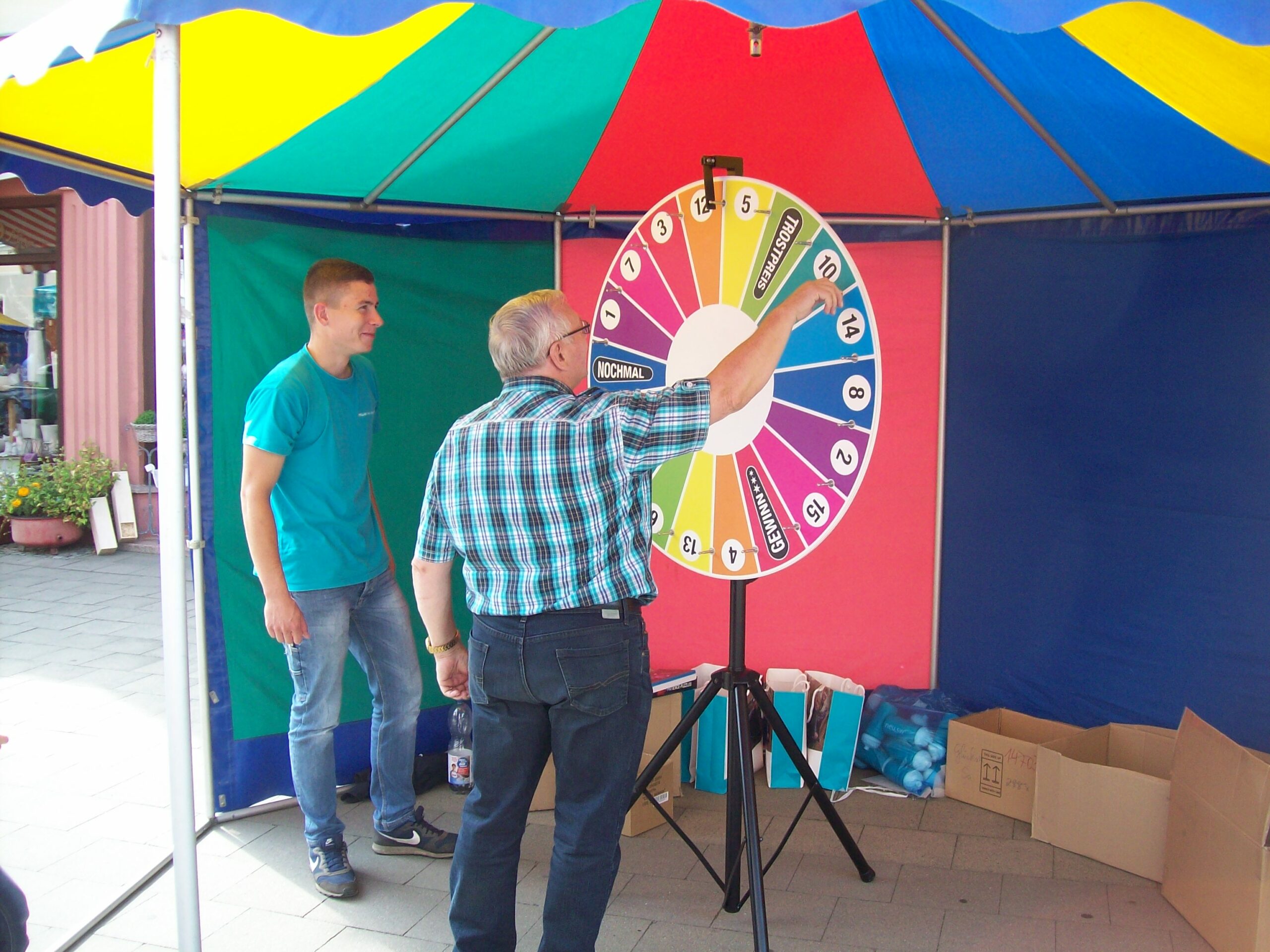 Glücksrad mit 15 m² Zelt mieten bei play and fun team GmbH