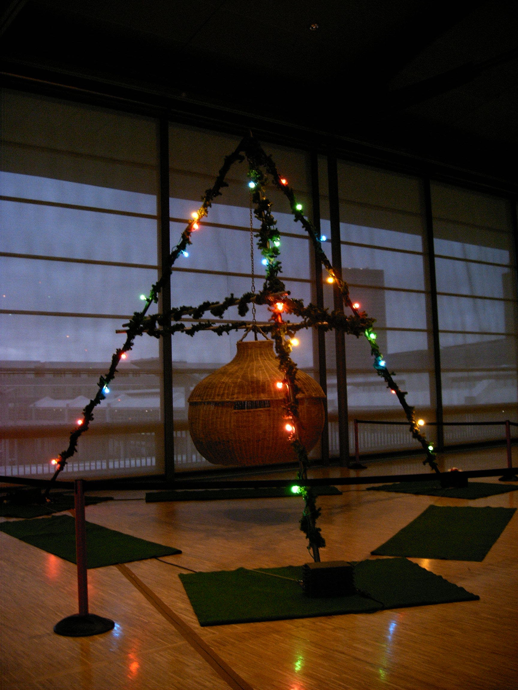 Weihnachts-Weltenschaukel mieten bei Play and Fun Team