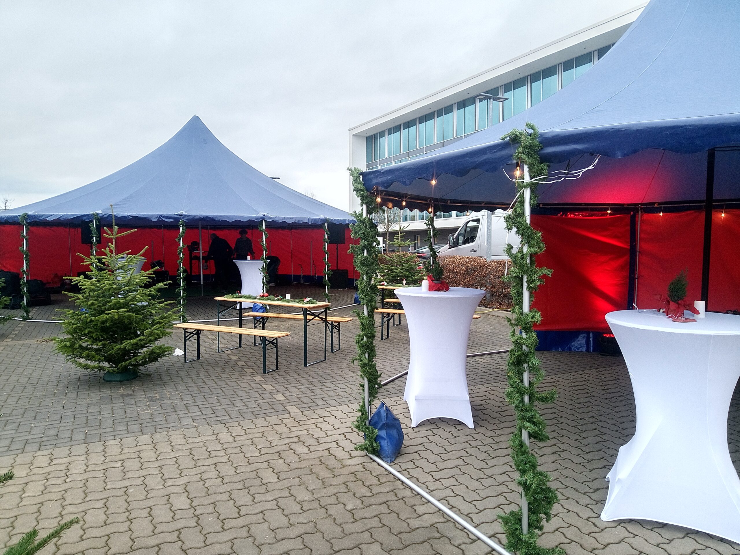 Weihnachts-Zelte mieten bei Play and Fun Team