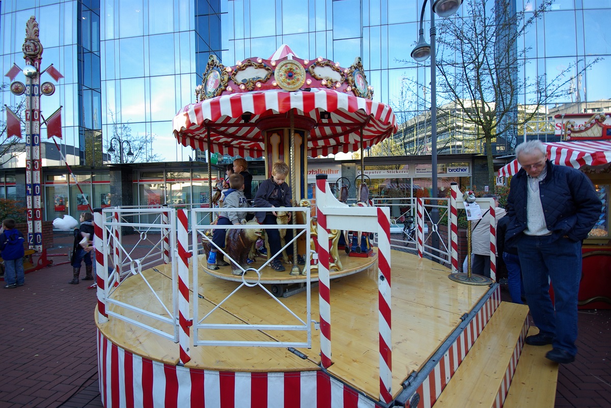 Nostalgie-Karussell 12 Plätze mieten bei play and fun team GmbH