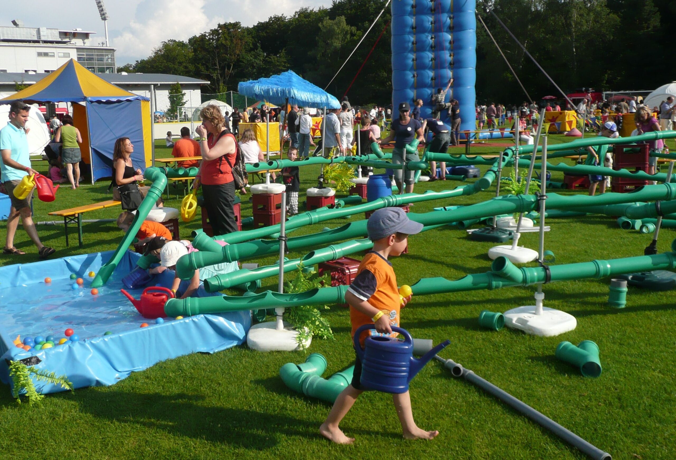 Wasser-Kraftwerk mit 15m² Zelt mieten bei play and fun team GmbH