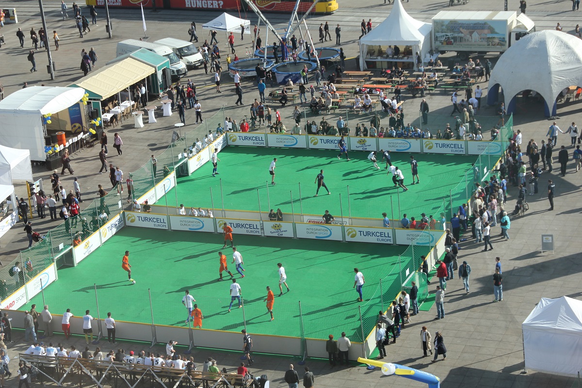Kunstrasen mieten bei Play and Fun Team