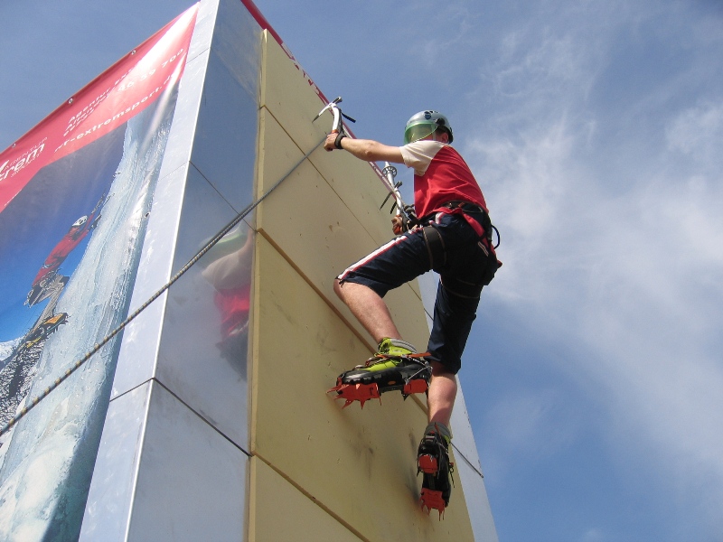 Ice-Kletterwand mieten bei Play and Fun Team
