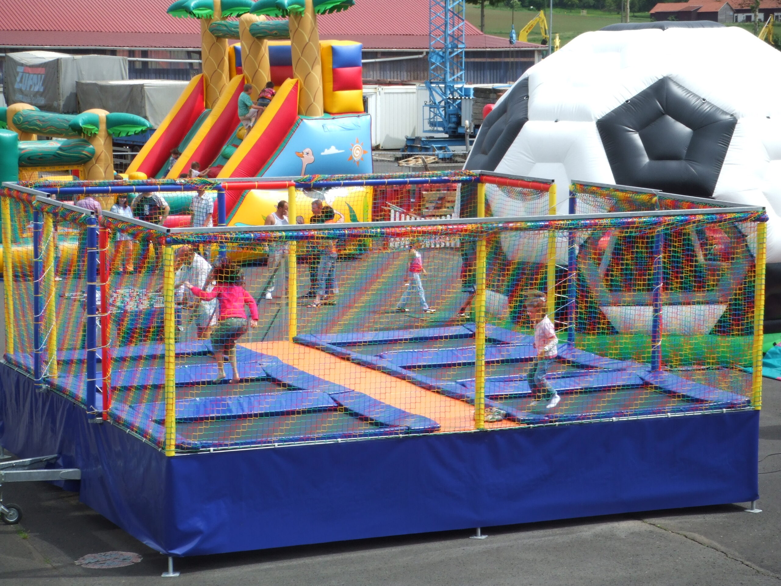 Trampolinanlage mieten bei play and fun team GmbH