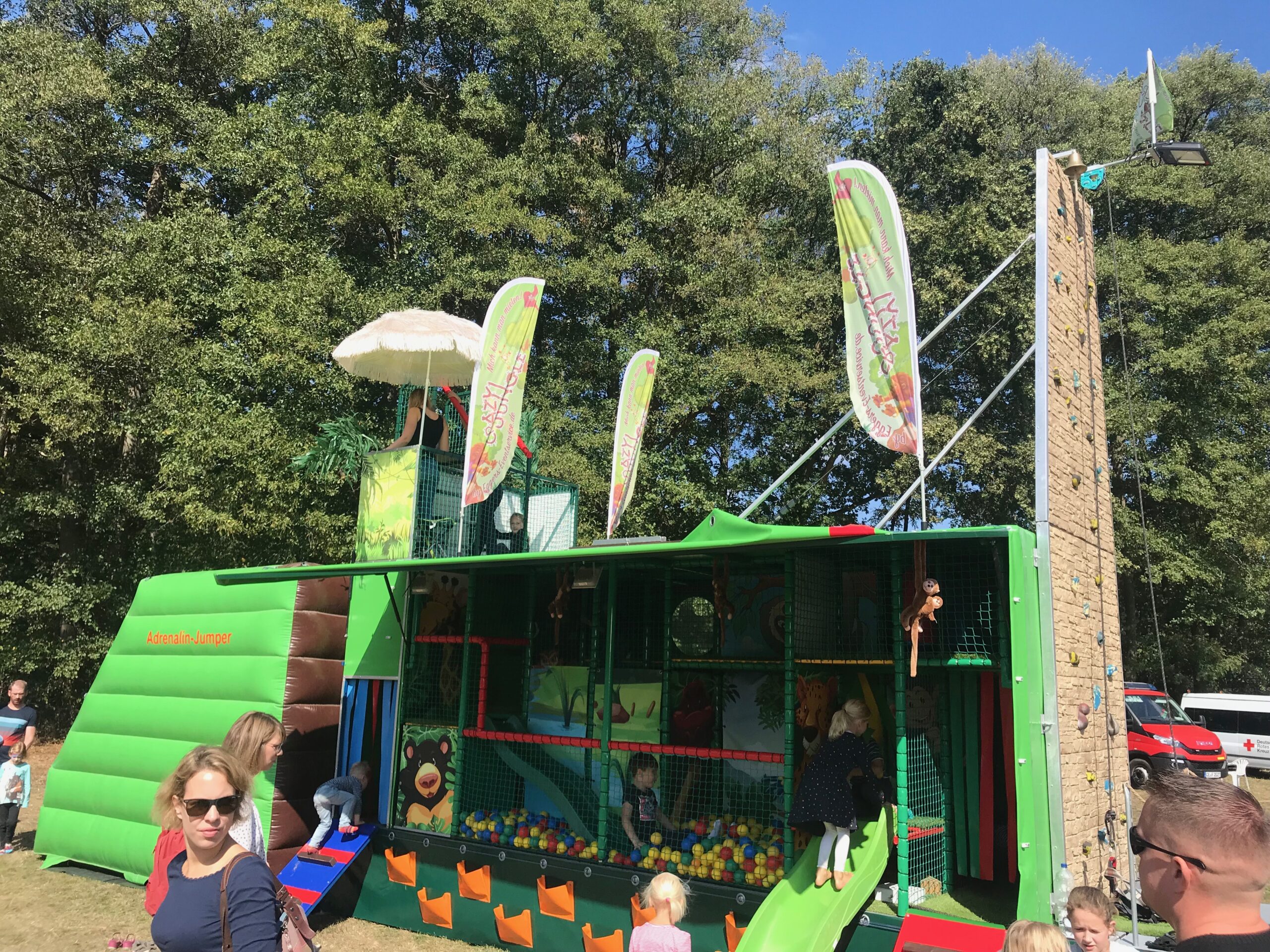 Multi-Action-Trailer mieten bei play and fun team GmbH