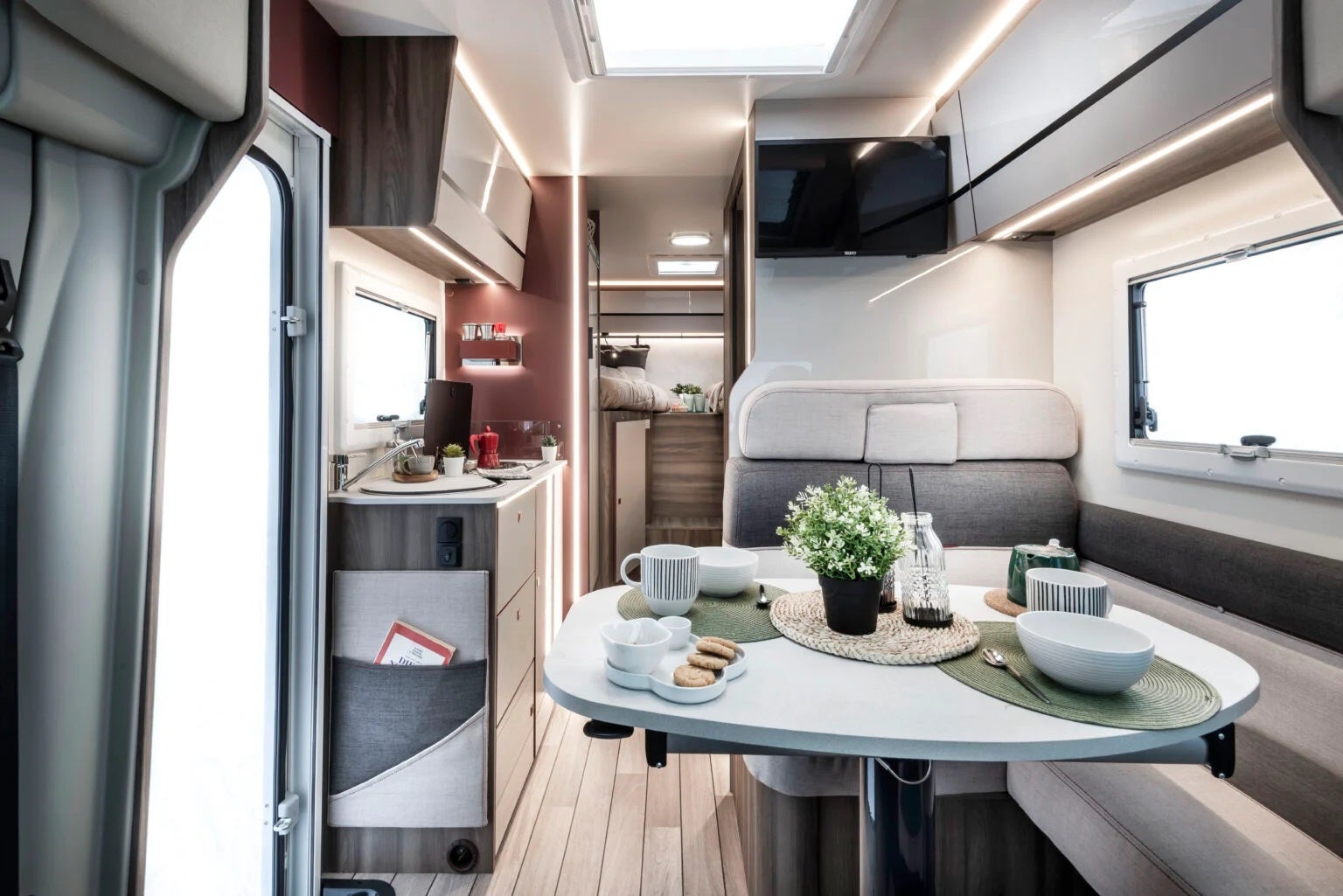 Wohnmobil - Teilintegrierte 6,70 m 2Personen Neuzulassung 2025 – 4