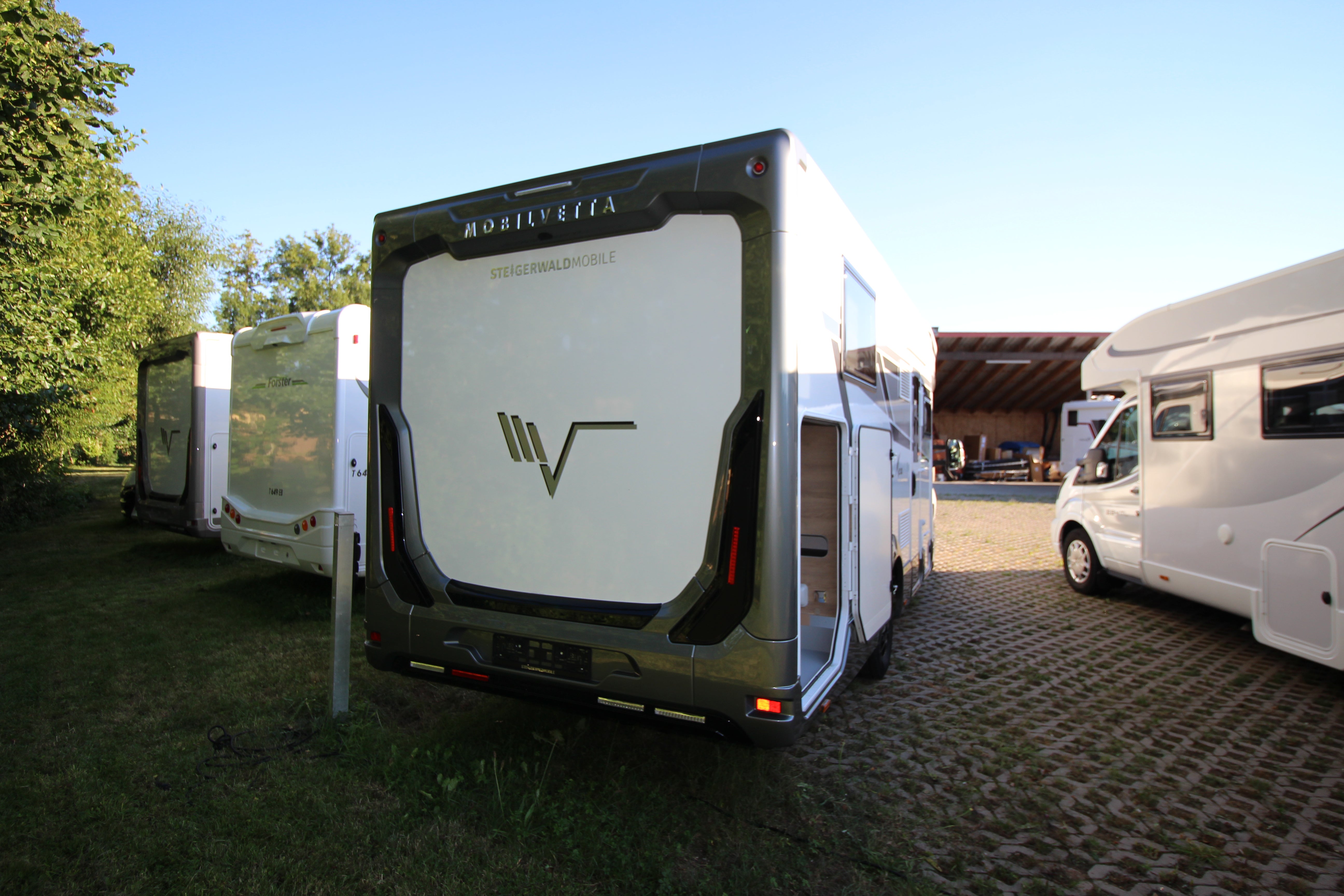 Vollintegriertes Luxus-Reisemobil NEU***2024!!! inkl. Zubehör – 4