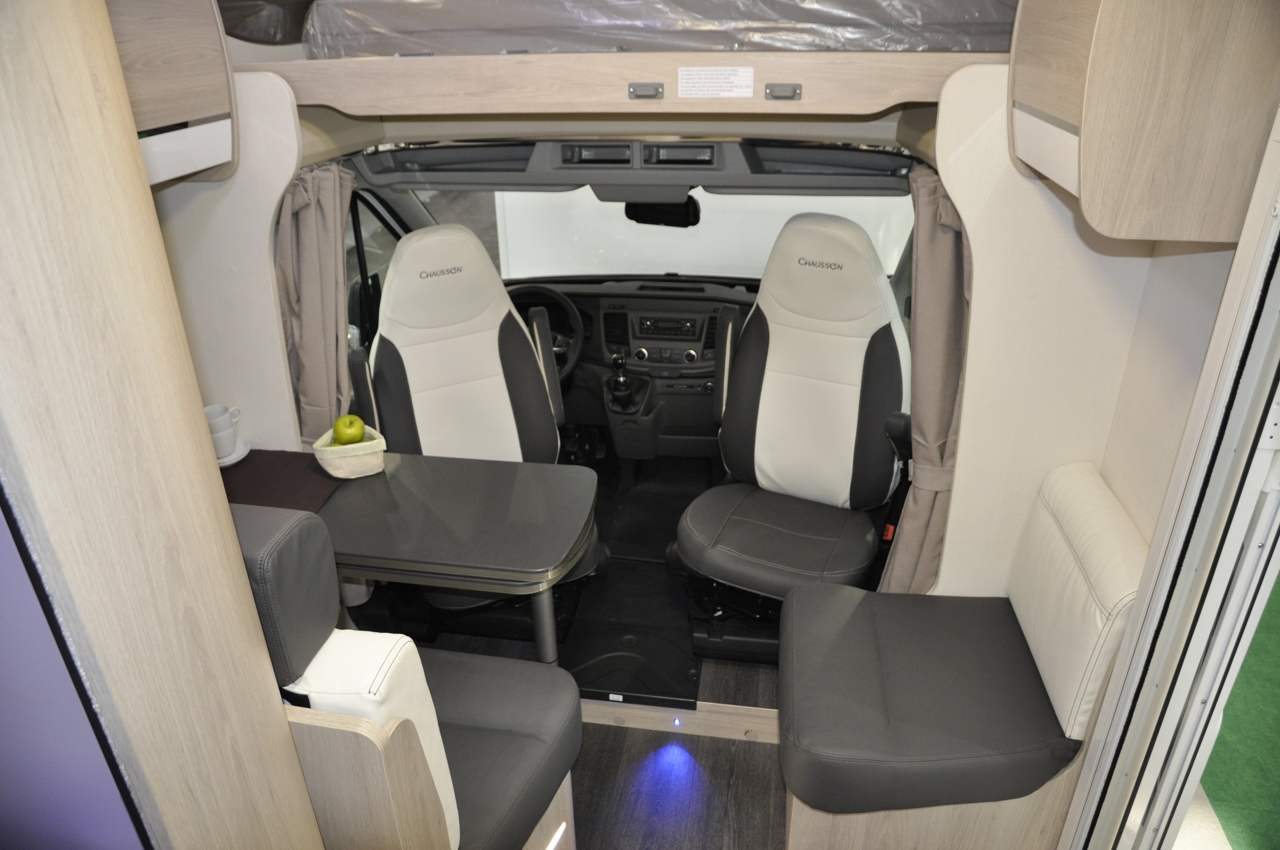 Kompaktes Wohnmobil mieten für bis zu 5 Personen – 3
