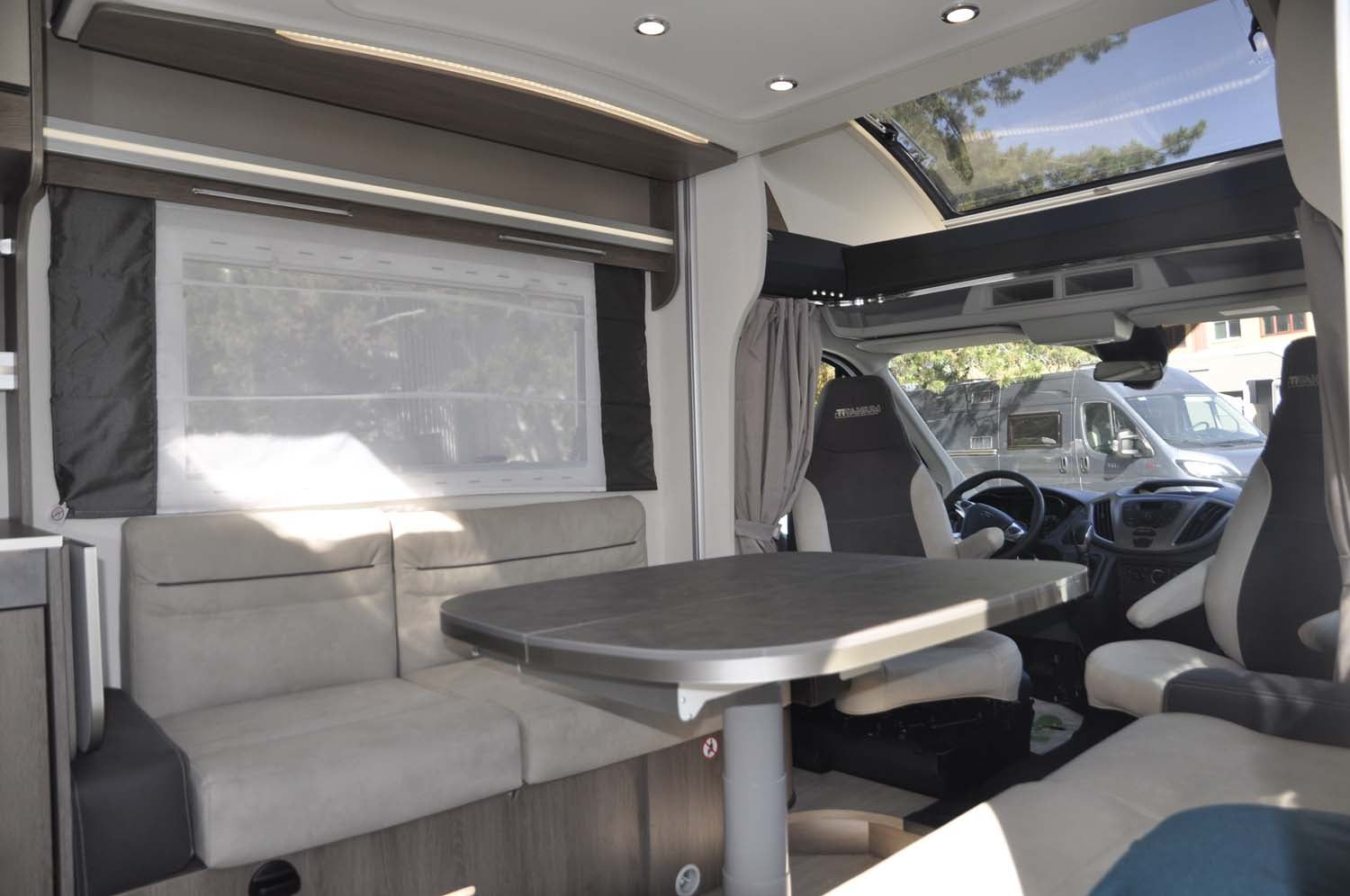 Teilintegriertes Wohnmobil mit unglaublichem Raumgefühl – 3