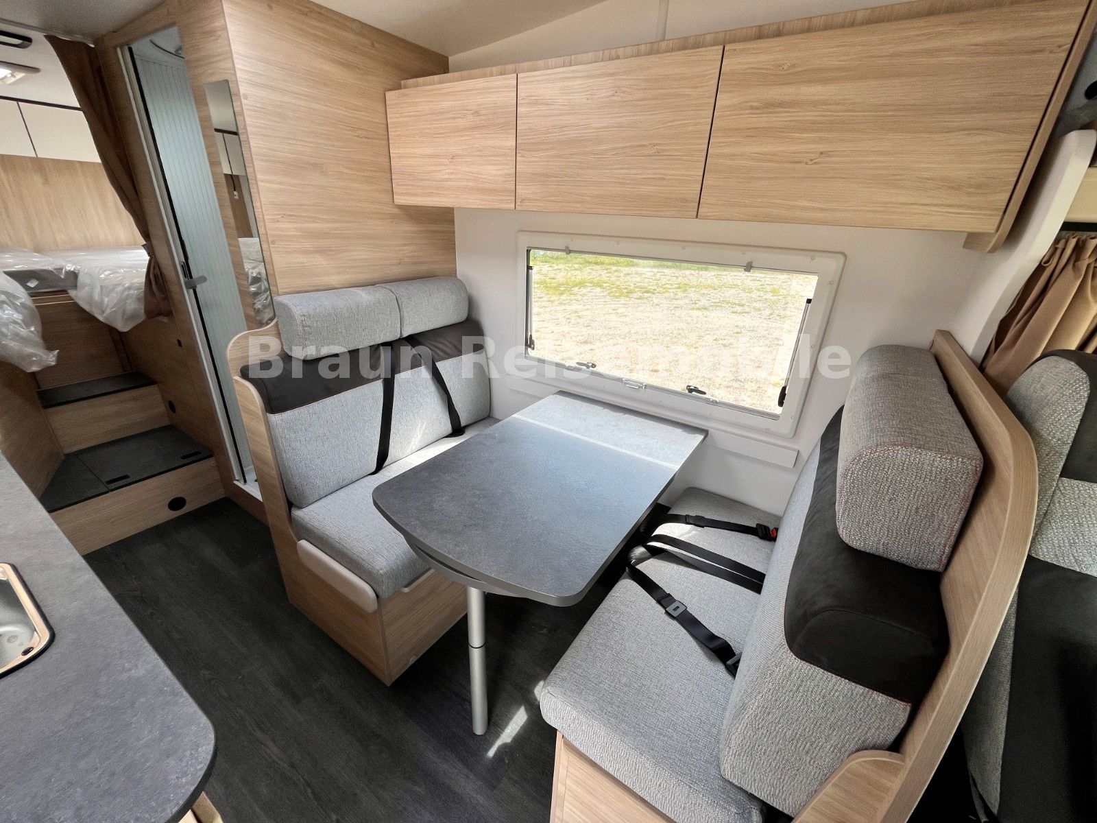 Geräumiges Wohnmobil für bis zu 6 Personen – 3