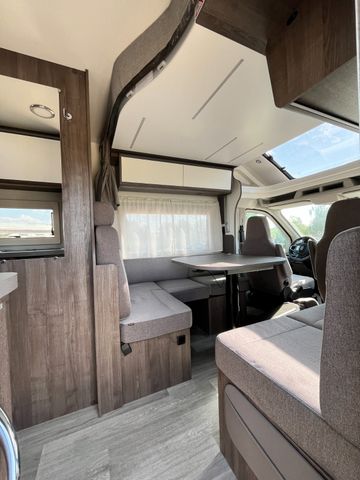 Teilintegriertes Wohnmobil für bis zu 4 Personen – 3