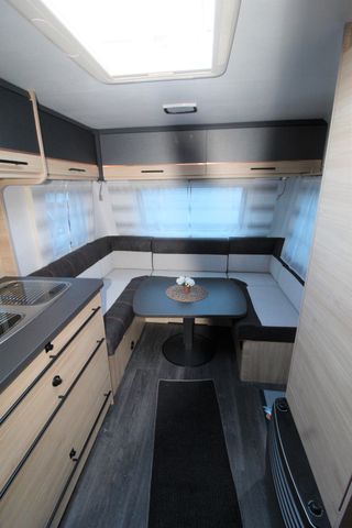 Wohnwagen mit Einzelbetten, Mover, Markise, Fahrradträger – 3
