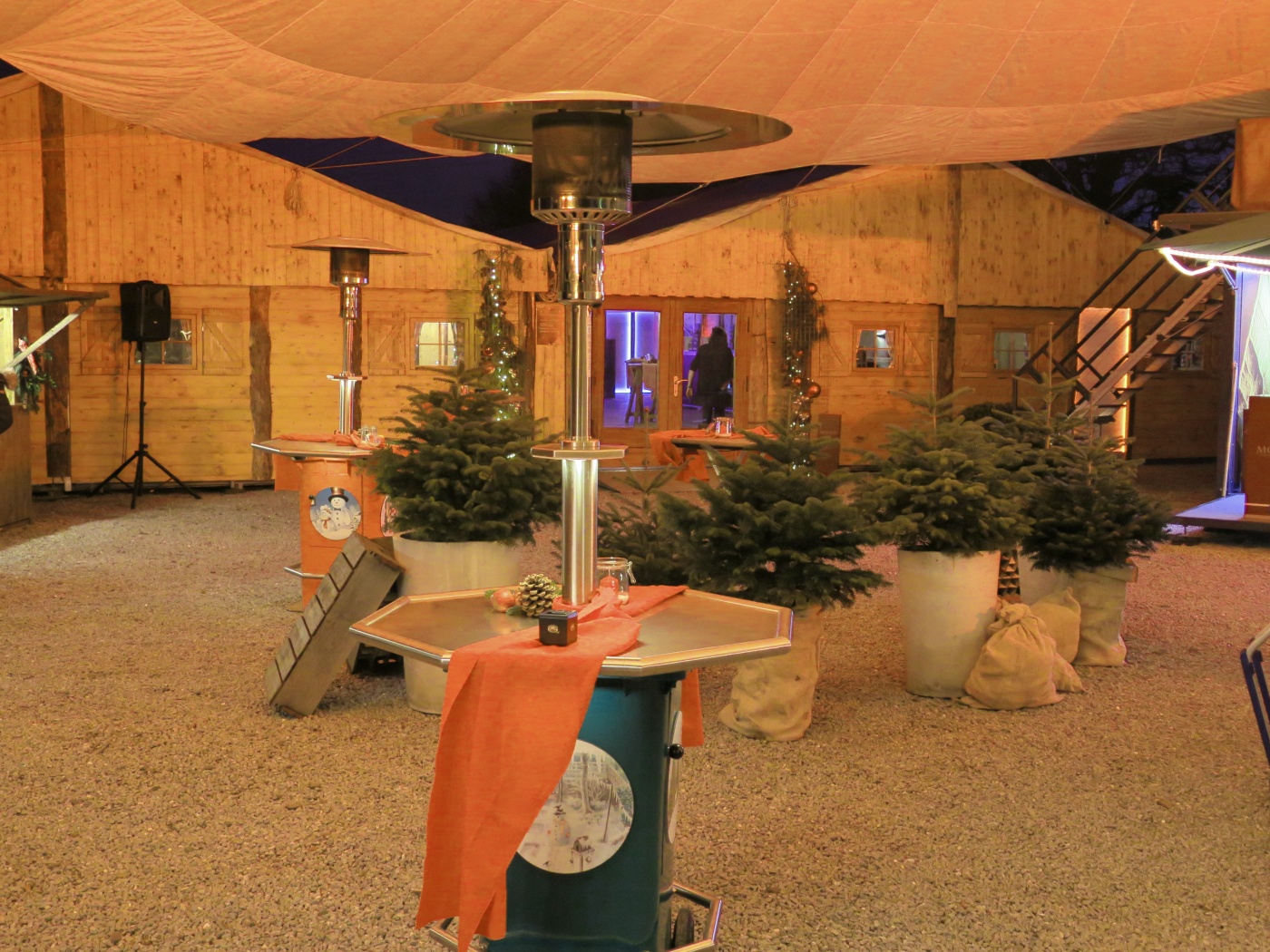 Doppel-Almhütte mit Event-Schirm mieten bei Brase Zelte GmbH & Co KG