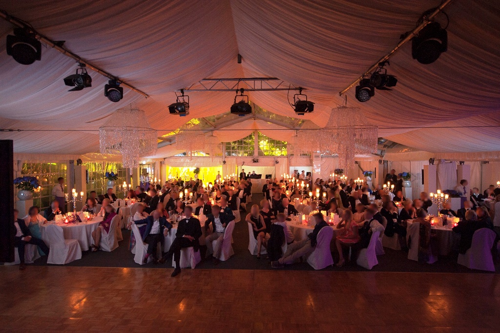 Exklusive Gartenparty innen mieten bei Brase Zelte GmbH & Co KG