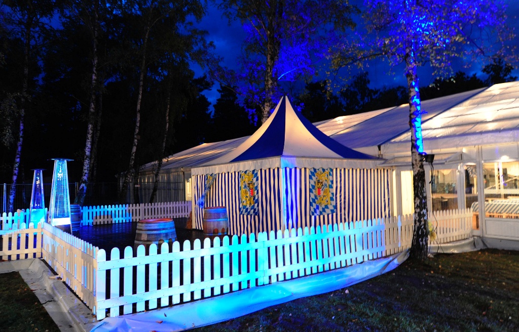 Oktoberfestzelt Terrasse mieten bei Brase Zelte GmbH & Co KG