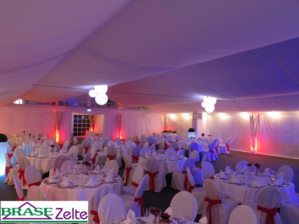 Elegante Feier im Festzelt mieten bei Brase Zelte GmbH & Co KG