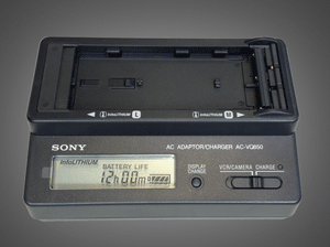 Sony AC-VQ850 Akku-Ladegerät mieten bei Centric Miet- und Digitalisierservice