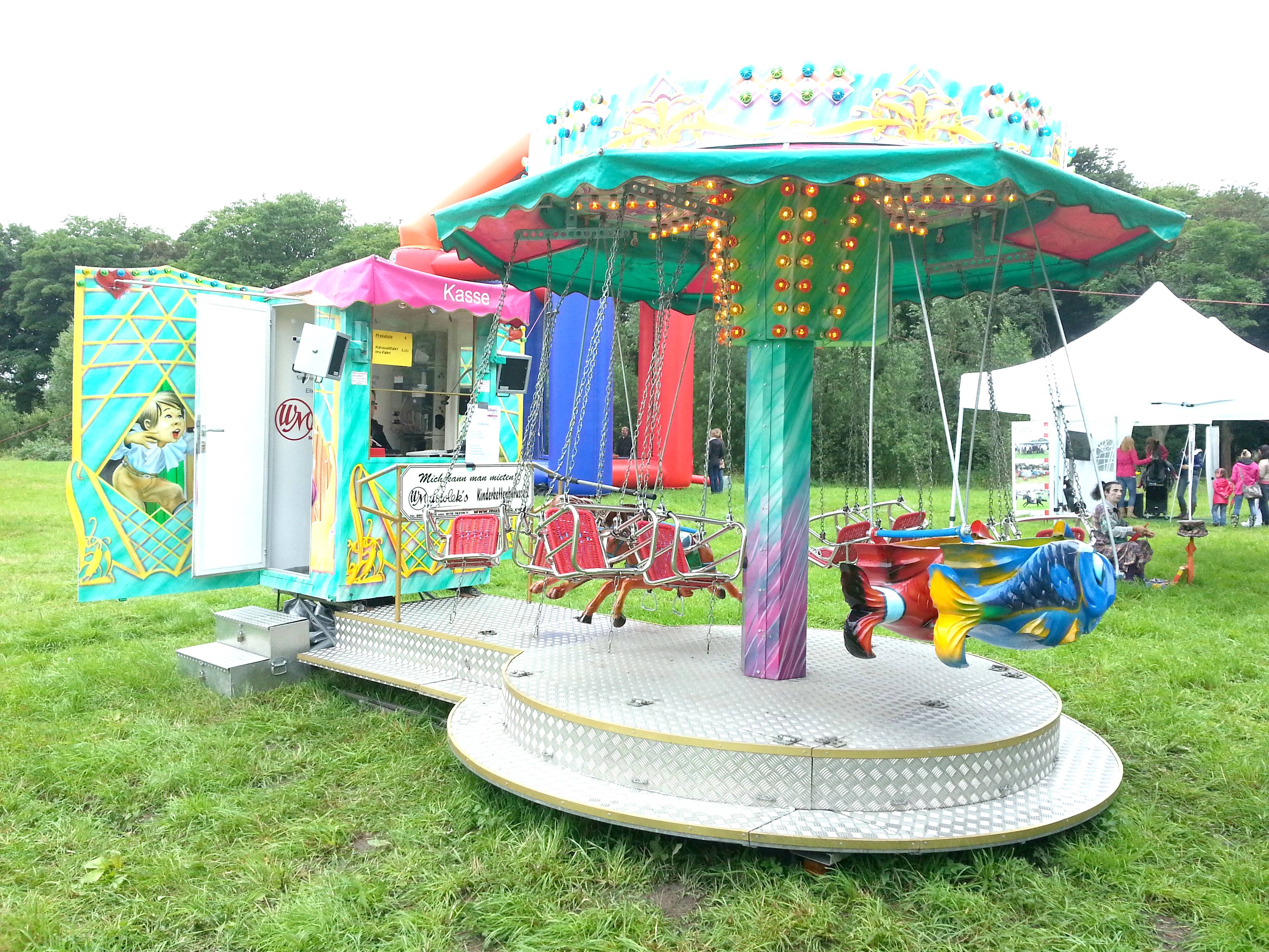 Kinderkettenkarussell Kinderkettenflieger mit Musikanlage und Kasse