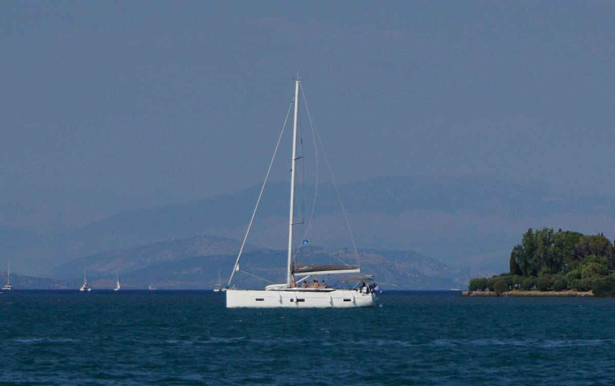 Bavaria C50 Style Moya One mieten bei SUN CHARTER GmbH
