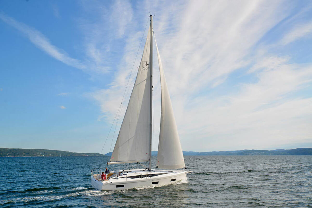 Bavaria C42 Giulia mieten bei SUN CHARTER GmbH