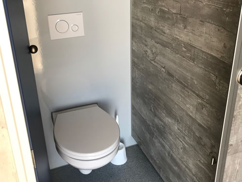 Toilettenwagen mittel neuwertig (4,6 m 4 Damen, 1 Herren plus Urinale) mieten