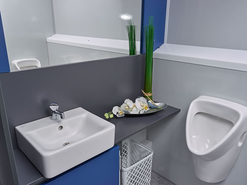 Toilettenwagen VIP groß neuwertig (6,1 m 5(4)Damen, 1(2) Herren plus Urinale) mieten
