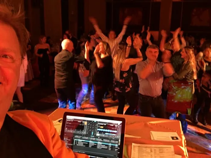 đ§ DJ Rick â Ihr interaktiver Profi-DJ & Entertainer mit 30.000 Wunschtiteln fĂŒr Events wie z.B. ... Hochzeiten, Geburtstage, Firmenfeiern, JubilĂ€um u.v.m!!! â 2