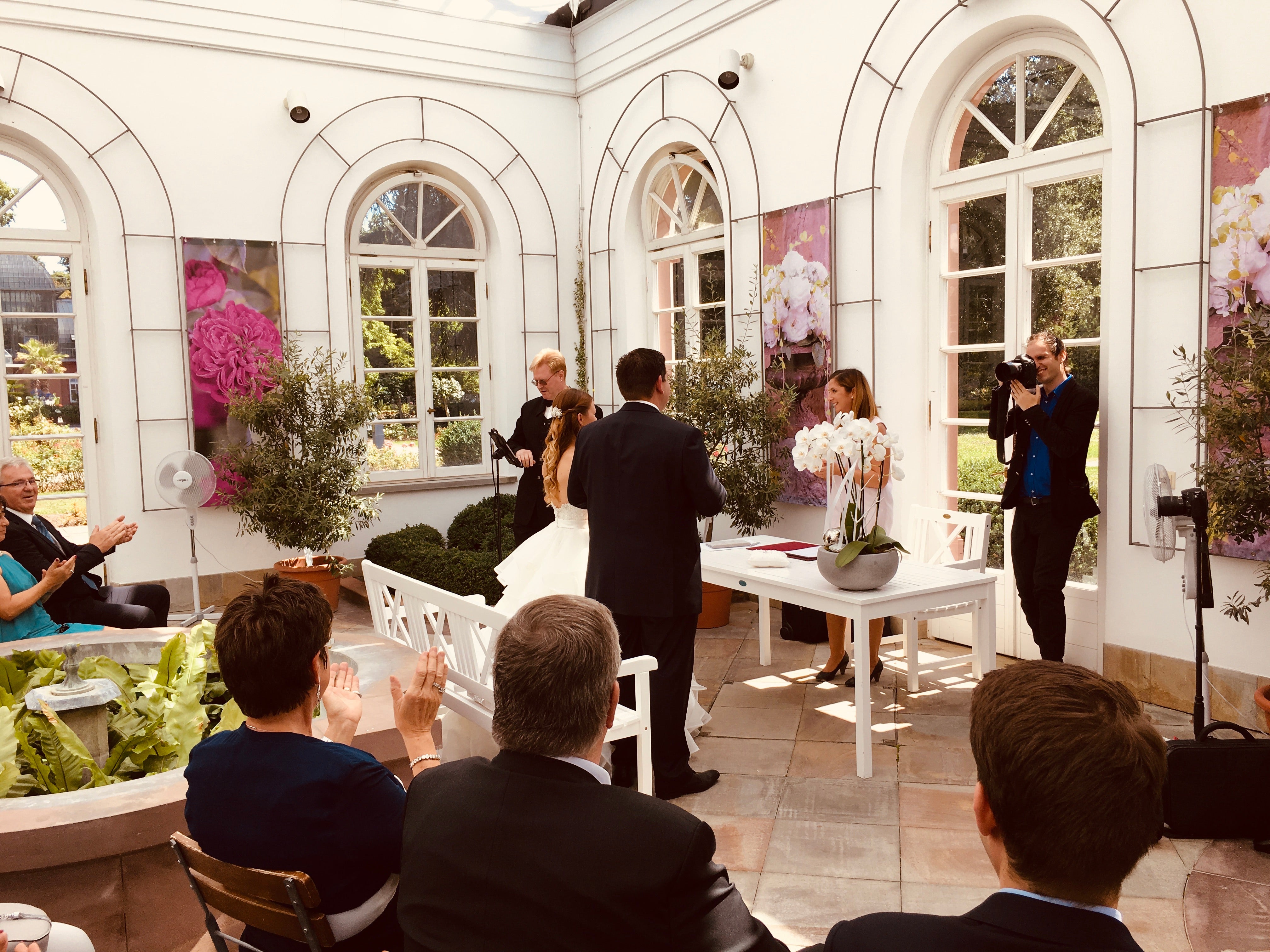 Sänger - First Class Entertainment für Ihre Trauung ........ Standesamt, Kirche oder freien Trauung PLUS Entertainer für Ihre Hochzeitsfeier: Discjockey interaktiv und Live Musik: Musik Live Shows - – 2