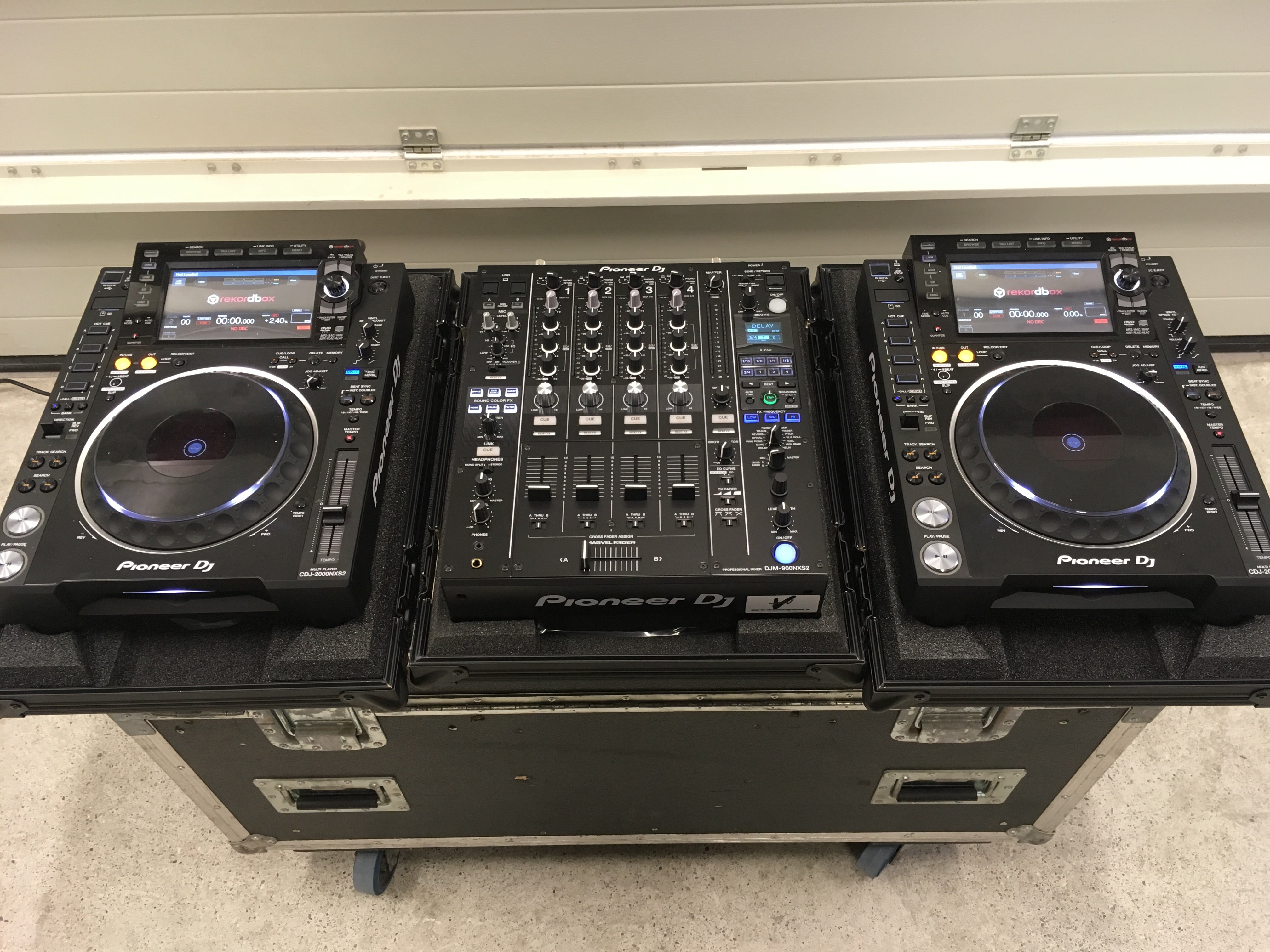 DJ Set-Pioneer DJM 900nxs2, CDJ 2000nxs2