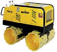 Grabenwalze, mit Funkfernbedienung, Gewicht: 1430 kg, Bandagenbreite: 85 cm mieten